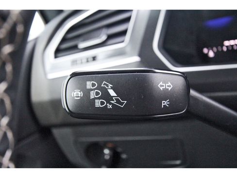 Used 2024 Volkswagen Tiguan SE w/ MDO Package, Three-Row image 21