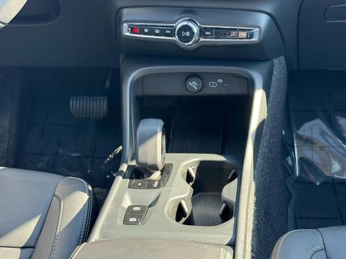 Certified 2025 Volvo XC40 B5 Core image 15