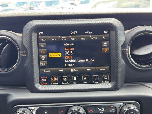 Used 2023 Jeep Gladiator Overland AWD/4WD image 22