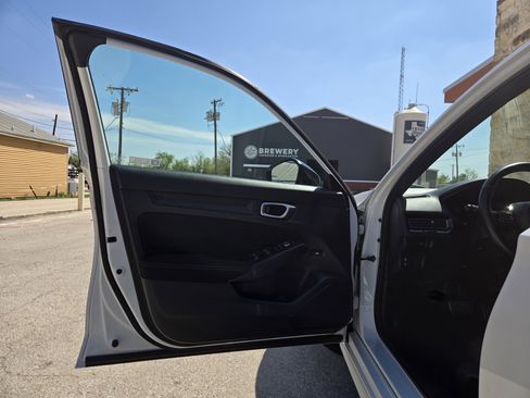 Used 2024 Honda Civic Sport image 4