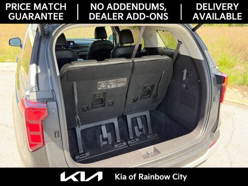 Used 2025 Kia Carnival EX image 21