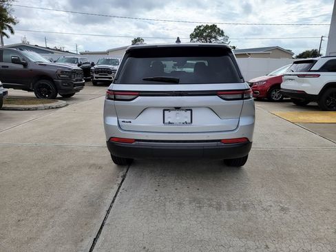 New 2026 Jeep Grand Cherokee Altitude AWD/4WD image 4