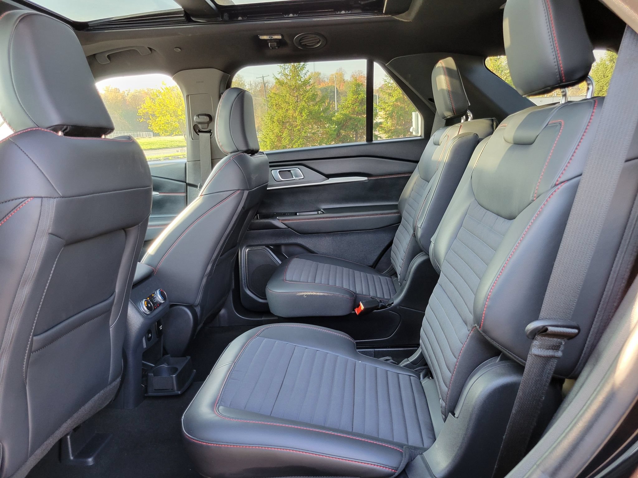 Certified 2025 Ford Explorer ST-Line w/ Premium Package AWD/4WD image 25