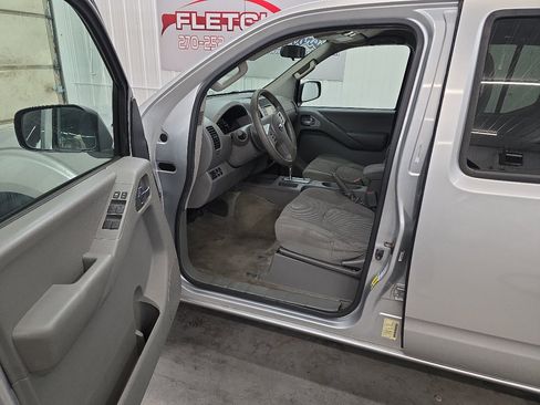 Used 2014 Nissan Frontier SV image 18