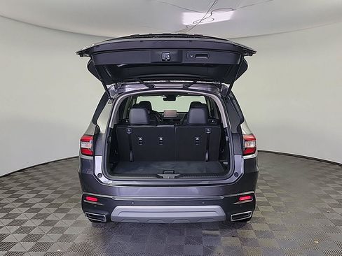 Certified 2025 Honda Pilot Touring image 6