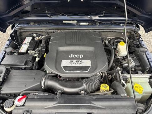 Used 2013 Jeep Wrangler Sport AWD/4WD image 23