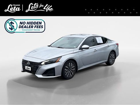 Used 2023 Nissan Altima 2.5 SV w/ SV Premium Package FWD image 1