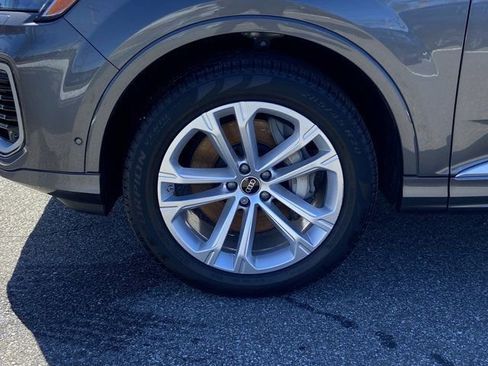 Certified 2025 Audi Q7 3.0T Premium AWD/4WD image 9