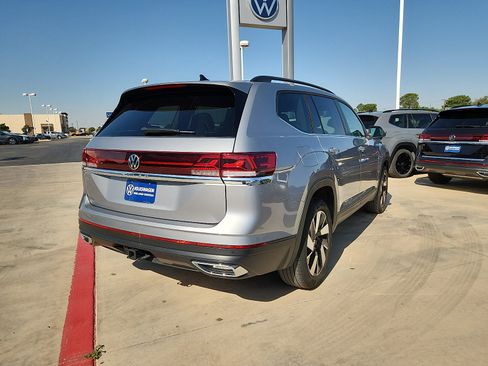 Certified 2026 Volkswagen Atlas SE FWD image 5