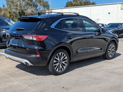 Used 2020 Ford Escape Titanium image 6