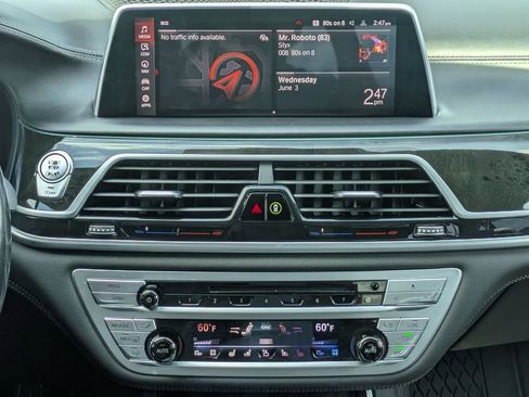 Used 2020 BMW 750i xDrive w/ Executive Package AWD/4WD image 24