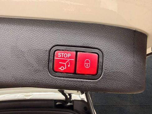 Used 2016 Mercedes-Benz GL 550 4MATIC image 12