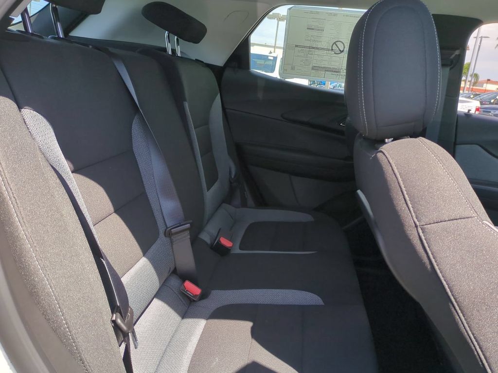 Used 2023 Chevrolet TrailBlazer LS FWD image 24