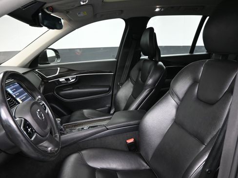 Used 2018 Volvo XC90 T6 Momentum w/ Convenience Package image 16