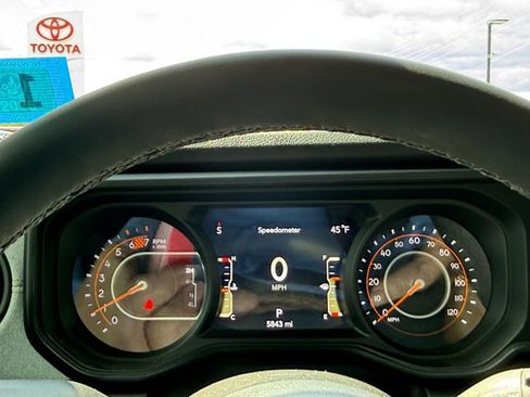 Used 2025 Jeep Wrangler Sport AWD/4WD image 38