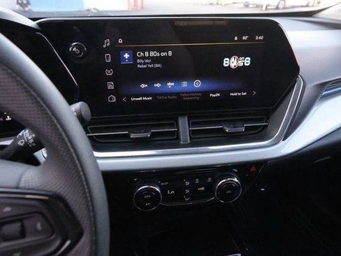 Used 2025 Chevrolet Trax LT image 13