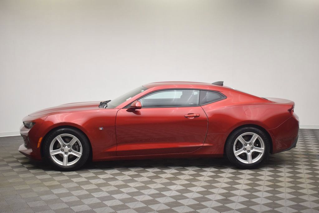 Used 2017 Chevrolet Camaro LT RWD image 8