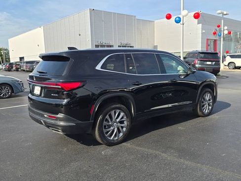 Used 2025 Buick Enclave Preferred FWD image 3
