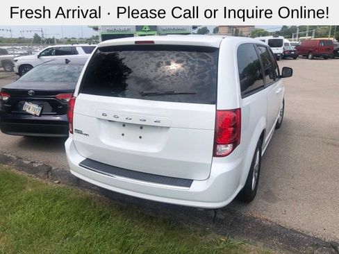 Used 2019 Dodge Grand Caravan SE FWD image 4