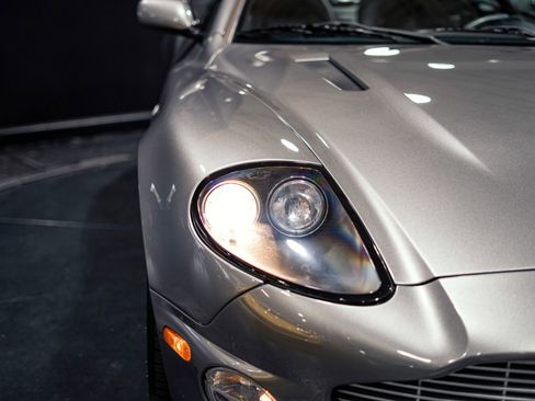 Used 2003 Aston Martin Vanquish RWD image 9