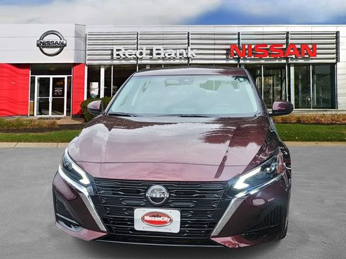 Used 2023 Nissan Altima 2.5 SV FWD image 2