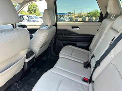Used 2022 Nissan Pathfinder SL AWD/4WD image 14
