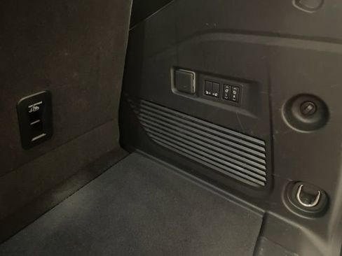 Used 2025 GMC Yukon Denali image 47