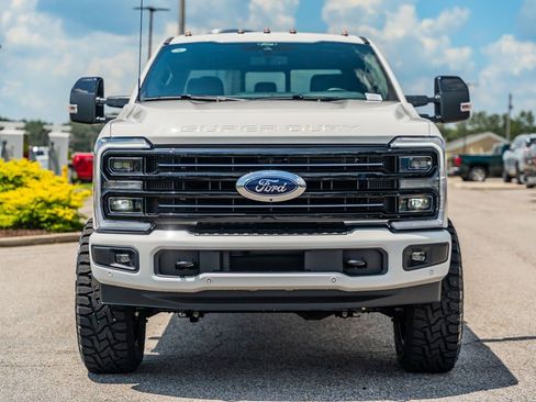 Used 2025 Ford F350 Platinum AWD/4WD image 2