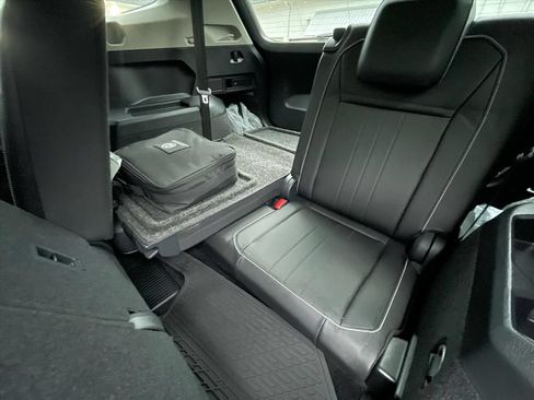 Used 2022 Volkswagen Tiguan SE FWD image 9