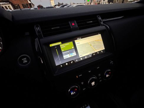 Used 2020 Land Rover Discovery SE image 21