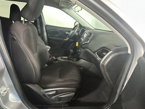 Used 2020 Jeep Cherokee Latitude FWD image 28
