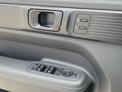 Used 2025 Hyundai Santa Fe Calligraphy image 19