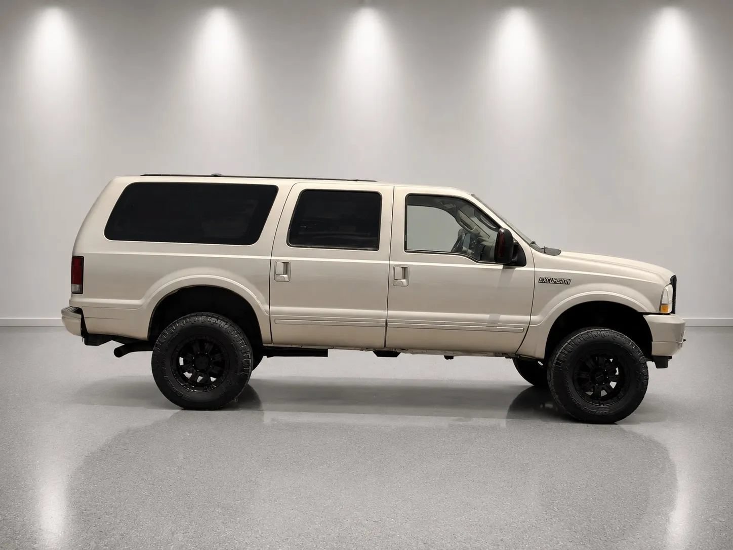 Used 2004 Ford Excursion Limited AWD/4WD image 2