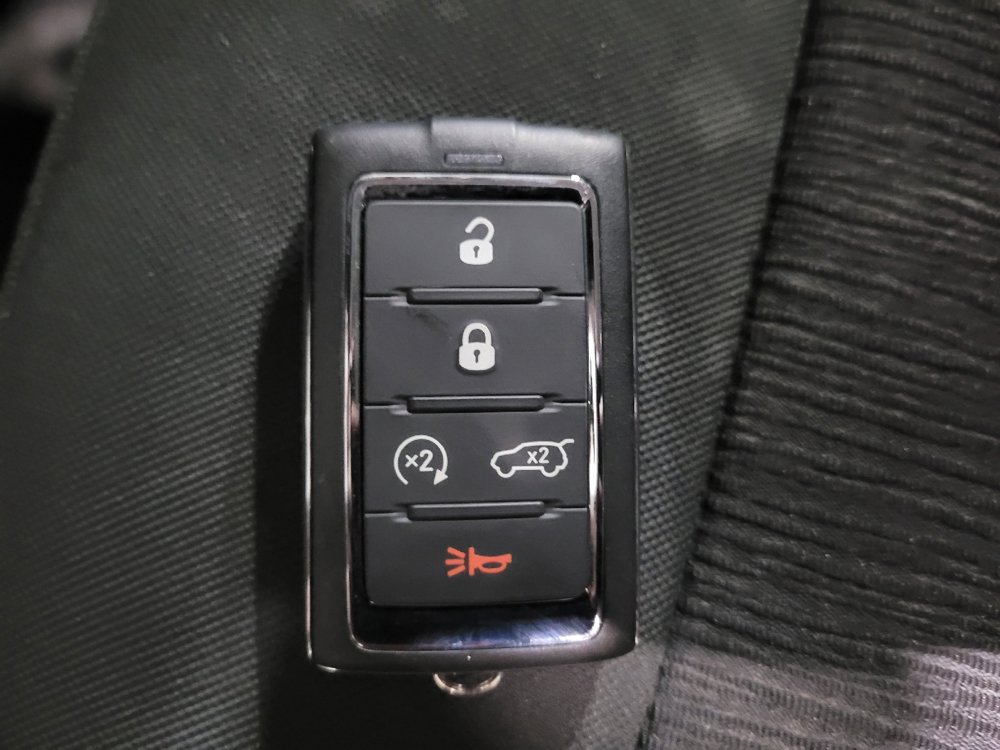 Used 2023 Jeep Grand Cherokee Laredo w/ Luxury Tech Group I AWD/4WD image 32