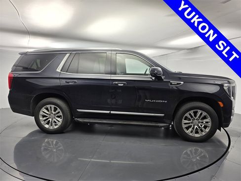 Used 2023 GMC Yukon SLT w/ SLT Premium Package image 3