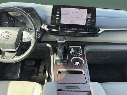 Used 2021 Toyota Sienna XLE image 22