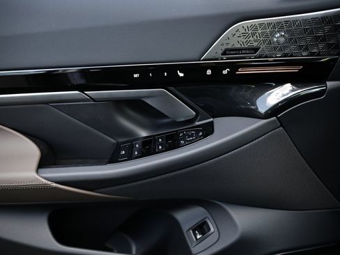 Used 2026 BMW 530i w/ Premium Package image 16