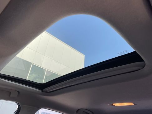 Certified 2022 Nissan Sentra SR w/ SR Premium Package image 11