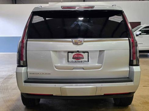 Used 2016 Cadillac Escalade Luxury image 5