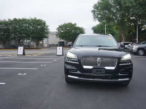 Used 2024 Lincoln Aviator AWD w/ Elements Package image 2