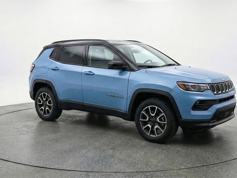 Used 2025 Jeep Compass Trailhawk AWD/4WD image 1