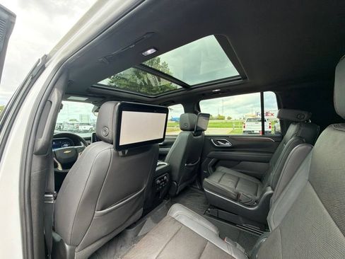 Used 2023 Chevrolet Suburban High Country w/ Premium Package 2 AWD/4WD image 9