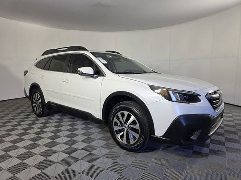 Used 2020 Subaru Outback Premium image 2