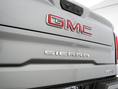 Used 2024 GMC Sierra 1500 AT4 w/ Technology Package AWD/4WD image 9