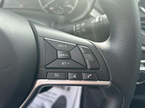 Used 2025 Nissan Altima 2.5 SV FWD image 14