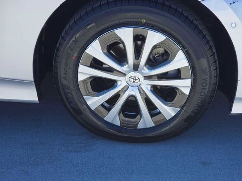 Certified 2021 Toyota Prius LE FWD image 9