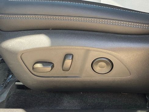 Used 2025 Chevrolet Equinox EV LT image 46