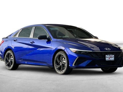 Used 2026 Hyundai Elantra Sport FWD image 11