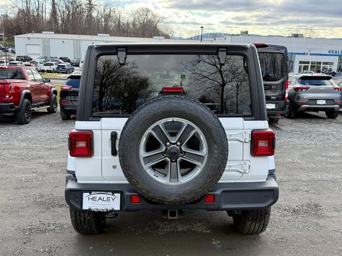 Used 2018 Jeep Wrangler Unlimited Sahara w/ Dual Top Group image 5