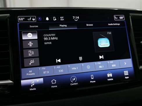 Used 2024 Chrysler Pacifica Touring-L image 12